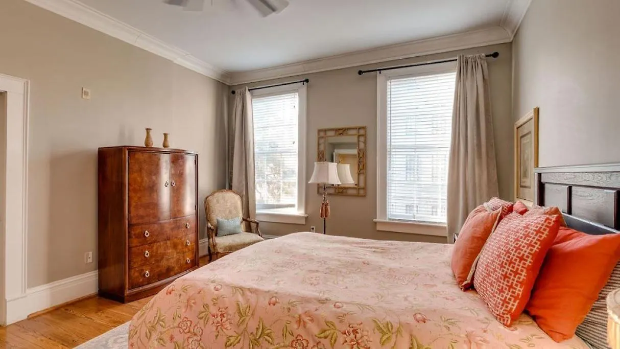 201 York #3 - Homey Downtown 2 Bedroom Steps From The River Savannah United States