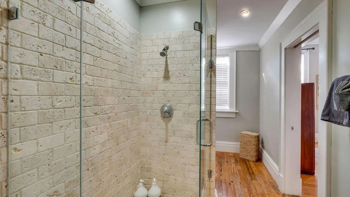 201 York #3 - Homey Downtown 2 Bedroom Steps From The River Savannah
