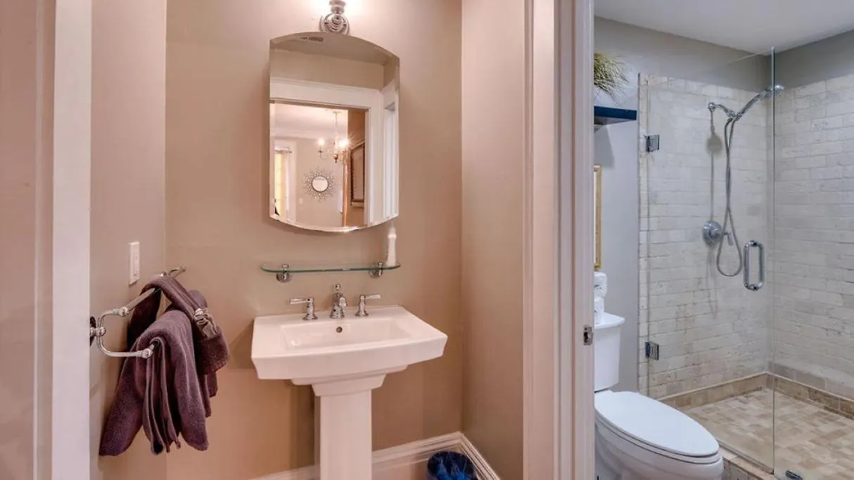 201 York #3 - Homey Downtown 2 Bedroom Steps From The River Savannah 0*,  United States