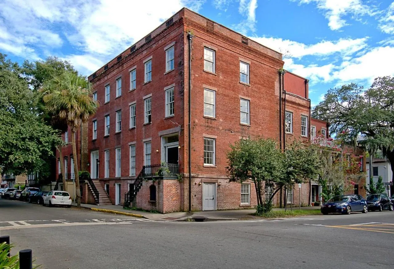 Apartment 201 York #3 - Homey Downtown 2 Bedroom Steps From The River Savannah